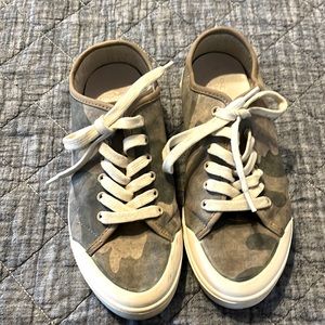 Super cute rags and bones camo tennis shoes